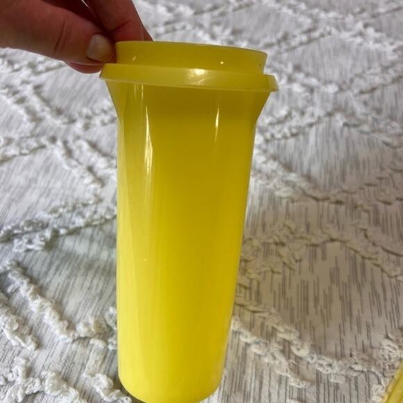 Vintage Yellow Tupperware 1 Quart Pitcher 792-7 - Picture 10 of 12